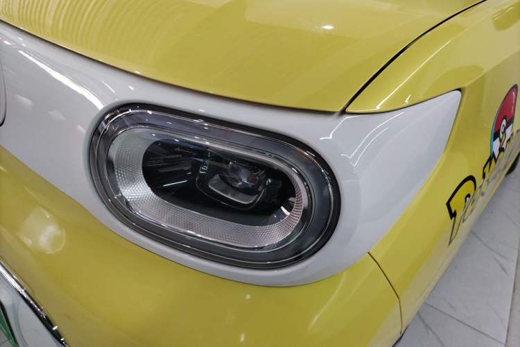 Used Wuling Hongguang MINIEV 2024 3rd Generation 215km Advanced Version Left Front Headlight