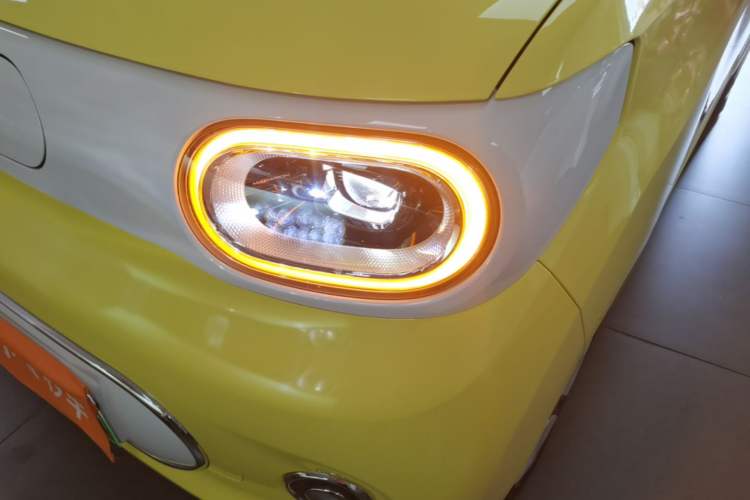 Used Wuling Hongguang MINIEV 2024 3rd Generation 215km Advanced Version Left Front Headlight