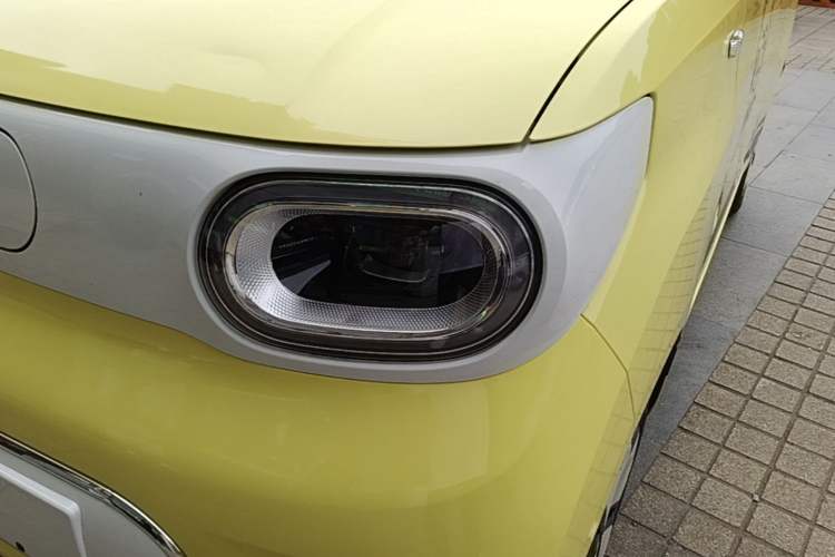 Used Wuling Hongguang MINIEV 2024 3rd Generation 215km Advanced Version Left Front Headlight