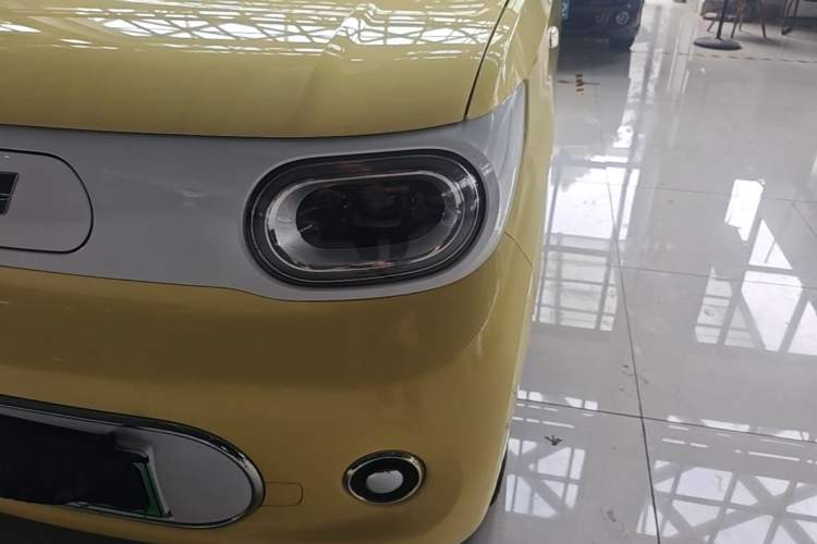 Used Wuling Hongguang MINIEV 2024 3rd Generation 215km Advanced Version Left Front Headlight