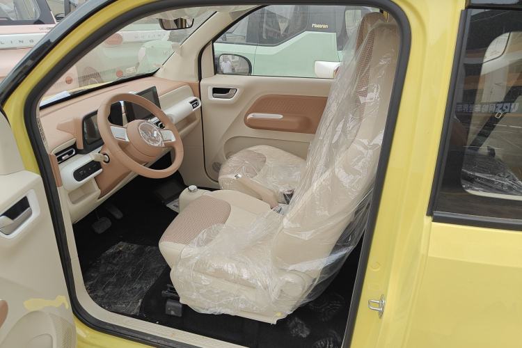 Used Wuling Hongguang MINIEV 2024 3rd Generation 170 km Left Front Seat