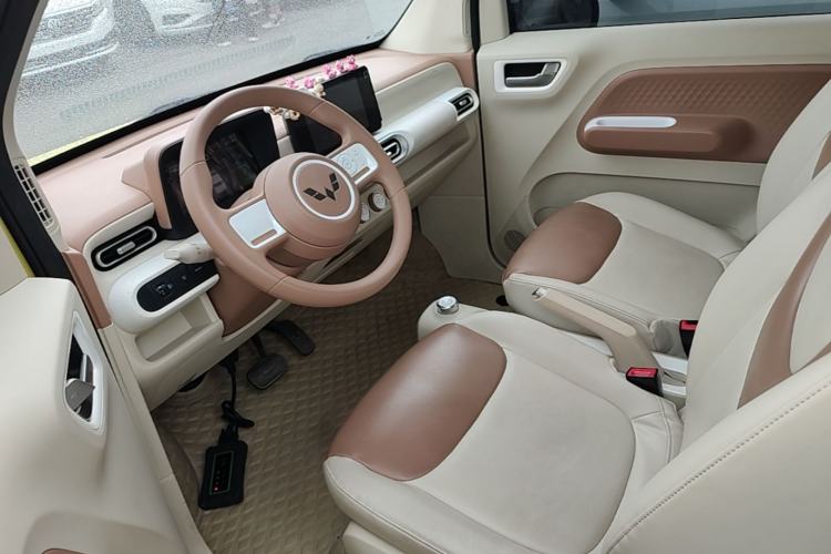 Used Wuling Hongguang MINIEV 2024 3rd Generation 215km Advanced Version Left Front Seat