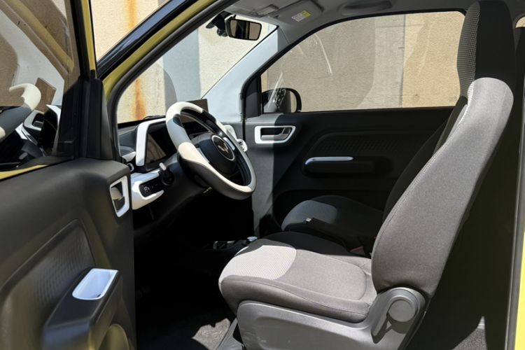 Used Wuling Hongguang MINIEV 2024 3rd Generation 215km Youth Edition Left Front Seat