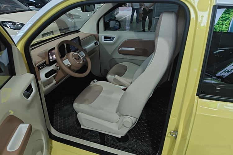 Used Wuling Hongguang MINIEV 2024 3rd Generation 215km Advanced Version Left Front Seat