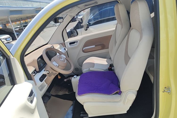 Used Wuling Hongguang MINIEV 2024 3rd Generation 215km Advanced Version Left Front Seat