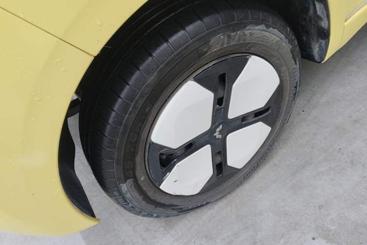 Used Wuling Hongguang MINIEV 2024 3rd Generation 215km Advanced Version Left Front Wheel Hub