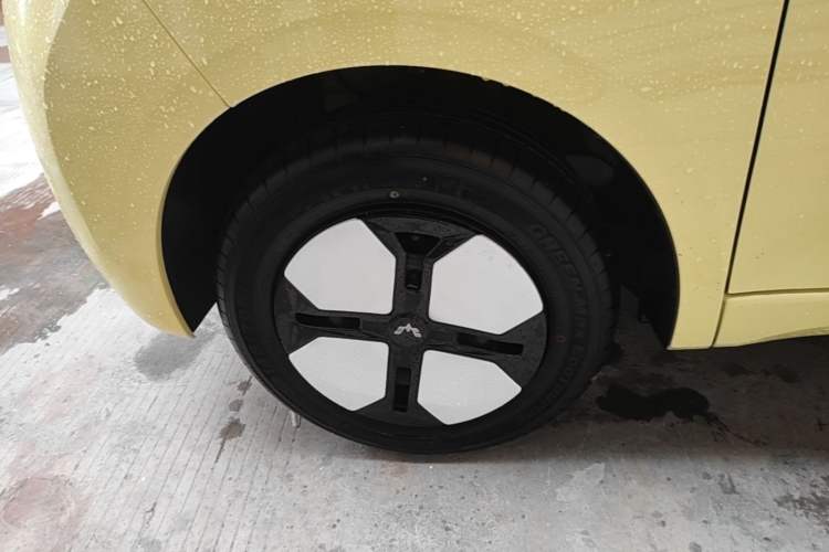 Used Wuling Hongguang MINIEV 2024 3rd Generation 215km Advanced Version Left Front Wheel Hub