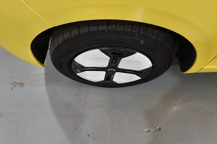 Used Wuling Hongguang MINIEV 2024 3rd Generation 215km Advanced Version Left Front Wheel Hub
