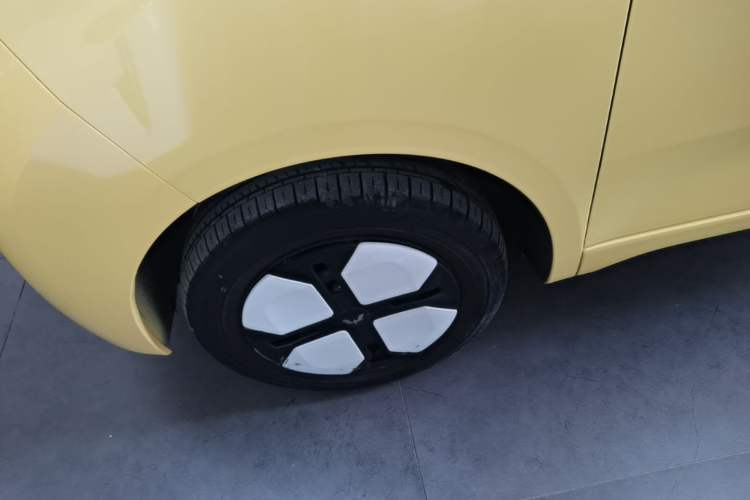 Used Wuling Hongguang MINIEV 2024 3rd Generation 215km Advanced Version Left Front Wheel Hub