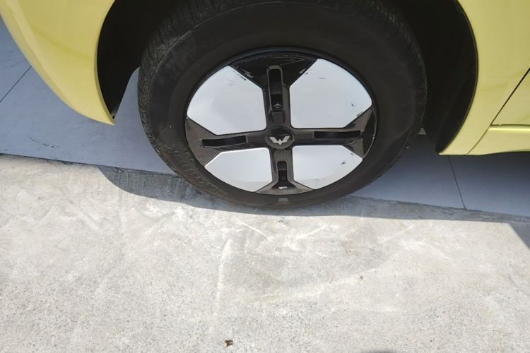 Used Wuling Hongguang MINIEV 2024 3rd Generation 215km Advanced Version Left Front Wheel Hub