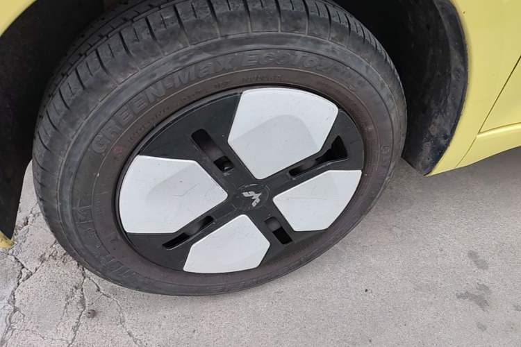 Used Wuling Hongguang MINIEV 2024 3rd Generation 215km Advanced Version Left Front Wheel Hub