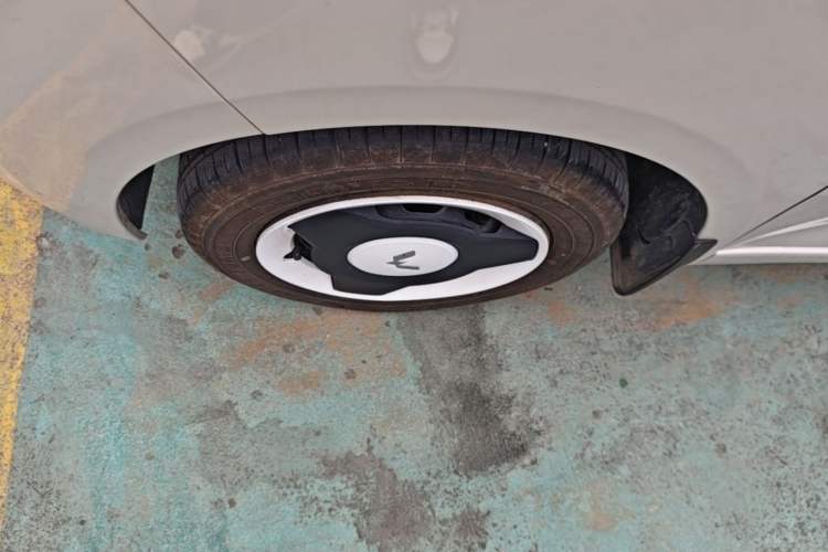 Used Wuling Hongguang MINIEV 2024 3rd Generation 215km Youth Edition Left Front Wheel Hub