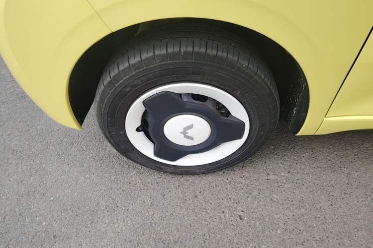 Used Wuling Hongguang MINIEV 2024 3rd Generation 215km Youth Edition Left Front Wheel Hub