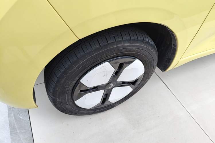 Used Wuling Hongguang MINIEV 2024 3rd Generation 215km Advanced Version Left Front Wheel Hub