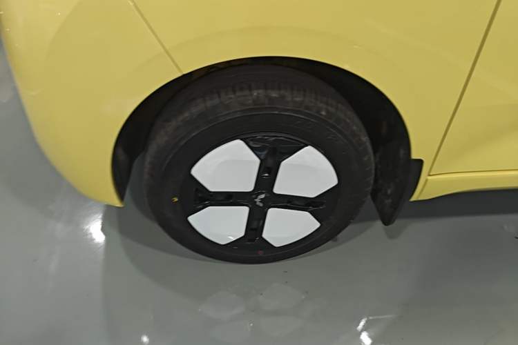 Used Wuling Hongguang MINIEV 2024 3rd Generation 215km Advanced Version Left Front Wheel Hub
