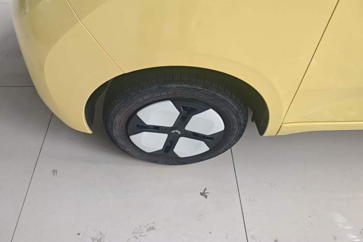 Used Wuling Hongguang MINIEV 2024 3rd Generation 215km Advanced Version Left Front Wheel Hub