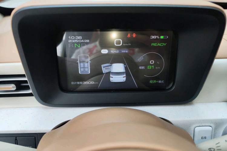 Used Wuling Hongguang MINIEV 2024 3rd Generation 215km Youth Edition Odometer Close Up