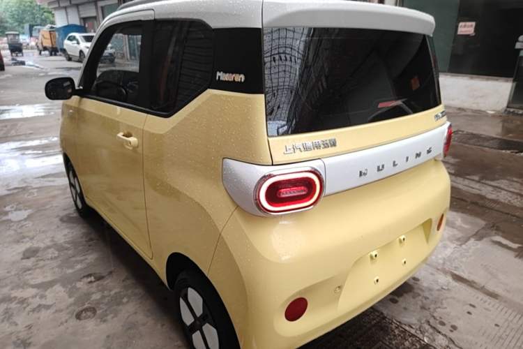 Used Wuling Hongguang MINIEV 2024 3rd Generation 215km Advanced Version Rear Left 45 Deg