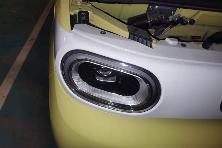 Used Wuling Hongguang MINIEV 2024 3rd Generation 215km Advanced Version Right Front Headlight