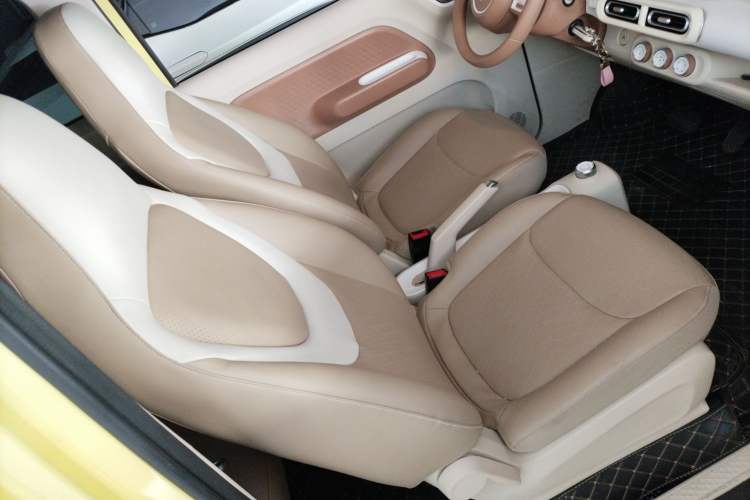 Used Wuling Hongguang MINIEV 2024 3rd Generation 215km Advanced Version Right Front Seat