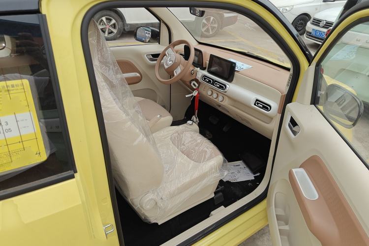 Used Wuling Hongguang MINIEV 2024 3rd Generation 170 km Right Front Seat