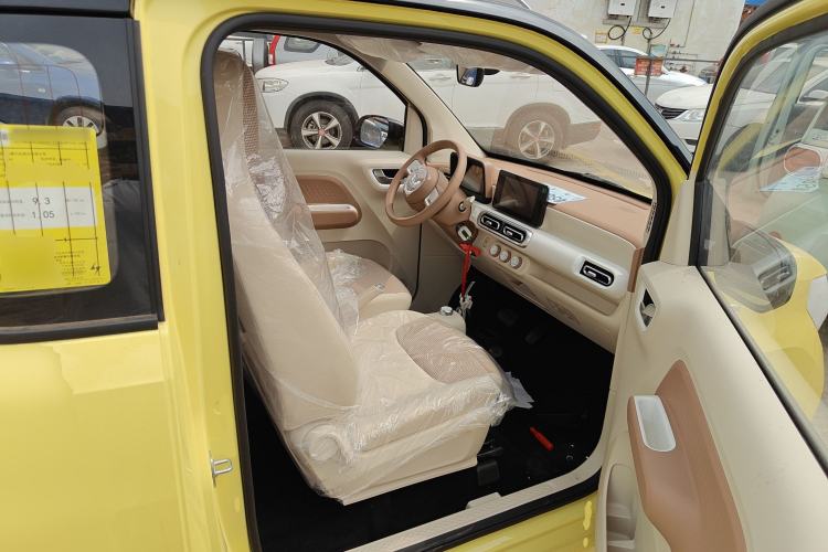 Used Wuling Hongguang MINIEV 2024 3rd Generation 170 km Right Front Seat