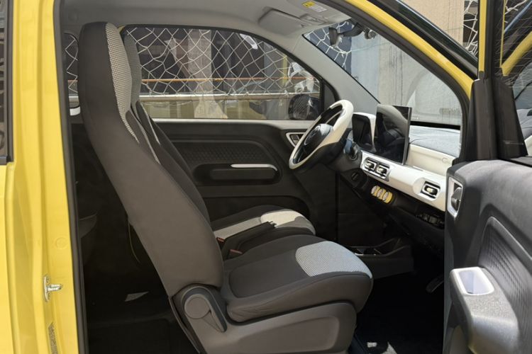Used Wuling Hongguang MINIEV 2024 3rd Generation 215km Youth Edition Right Front Seat