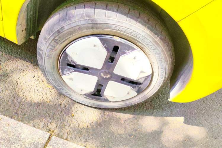 Used Wuling Hongguang MINIEV 2024 3rd Generation 215km Advanced Version Right Front Wheel Hub