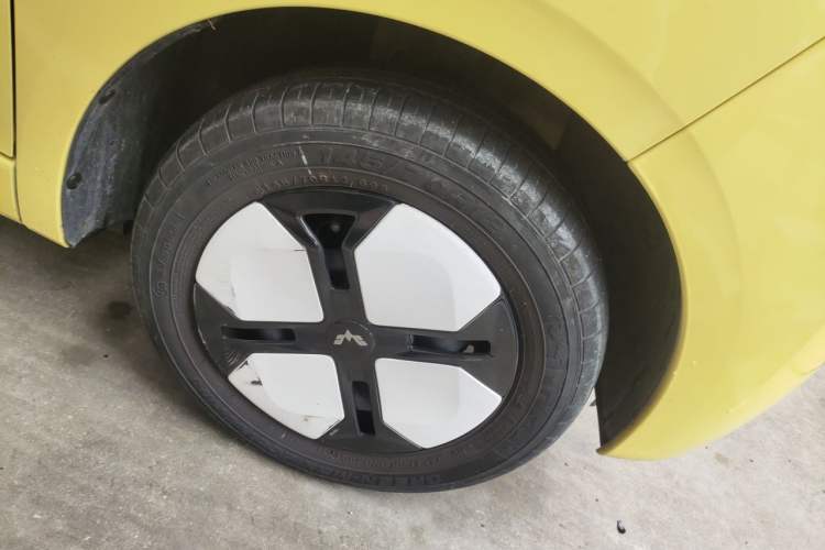 Used Wuling Hongguang MINIEV 2024 3rd Generation 215km Advanced Version Right Front Wheel Hub
