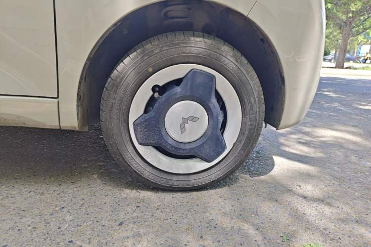 Used Wuling Hongguang MINIEV 2024 3rd Generation 215km Youth Edition Right Front Wheel Hub