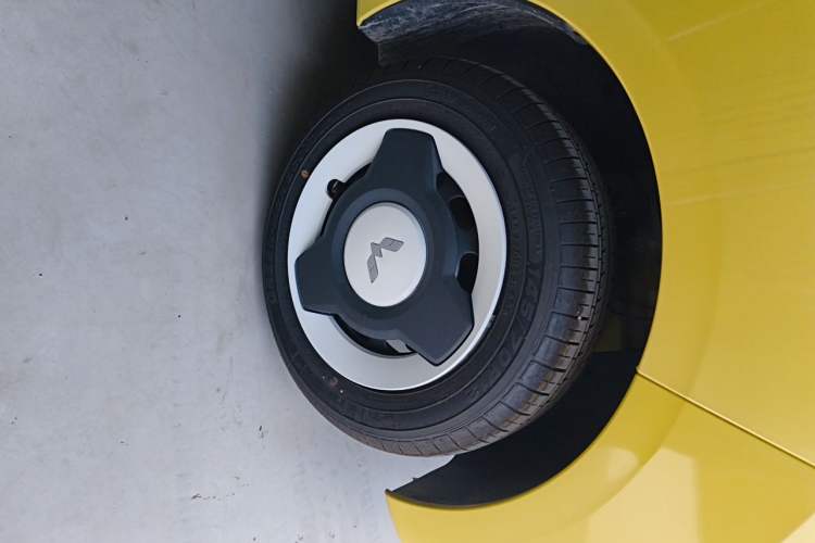 Used Wuling Hongguang MINIEV 2024 3rd Generation 215km Youth Edition Right Front Wheel Hub
