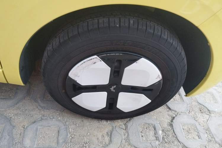 Used Wuling Hongguang MINIEV 2024 3rd Generation 215km Advanced Version Right Front Wheel Hub