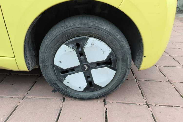 Used Wuling Hongguang MINIEV 2024 3rd Generation 215km Advanced Version Right Front Wheel Hub