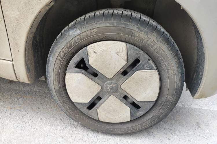 Used Wuling Hongguang MINIEV 2024 3rd Generation 215km Advanced Version Right Front Wheel Hub