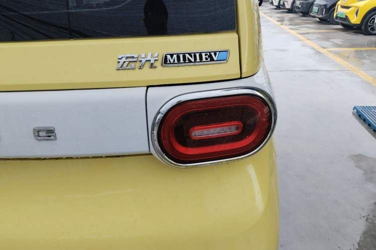 Used Wuling Hongguang MINIEV 2024 3rd Generation 215km Advanced Version Right Rear Taillight