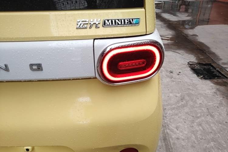 Used Wuling Hongguang MINIEV 2024 3rd Generation 215km Advanced Version Right Rear Taillight