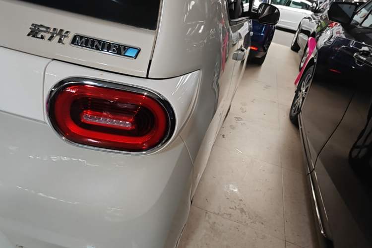 Used Wuling Hongguang MINIEV 2024 3rd Generation 215km Advanced Version Right Rear Taillight