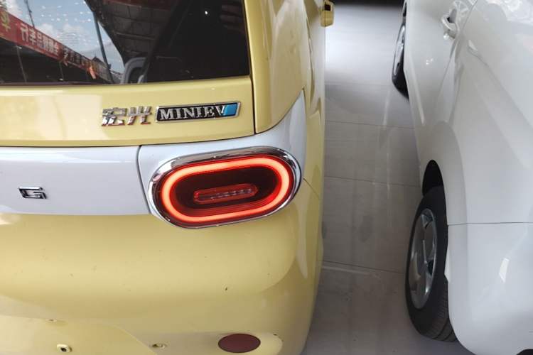 Used Wuling Hongguang MINIEV 2024 3rd Generation 215km Advanced Version Right Rear Taillight