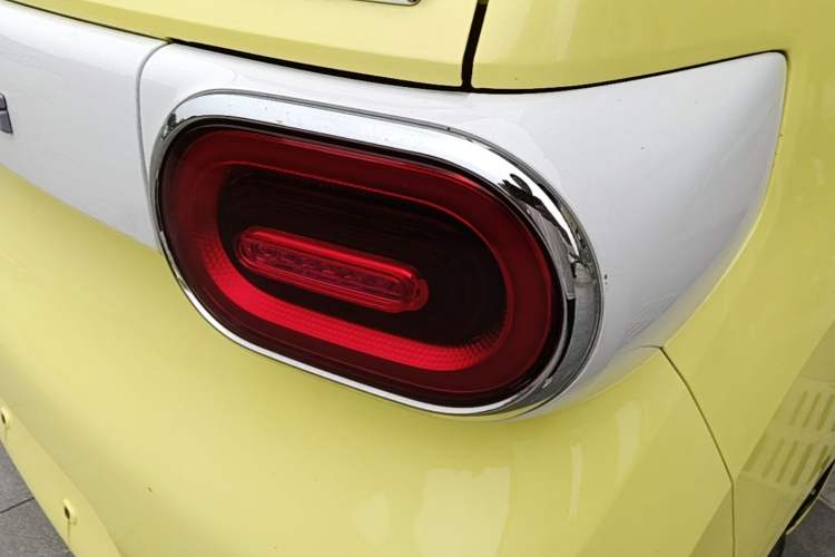 Used Wuling Hongguang MINIEV 2024 3rd Generation 215km Advanced Version Right Rear Taillight