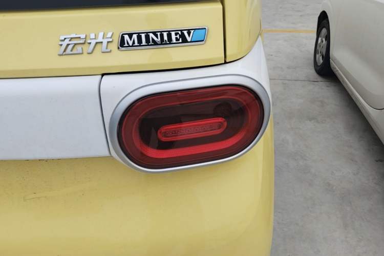 Used Wuling Hongguang MINIEV 2024 3rd Generation 215km Youth Edition Right Rear Taillight