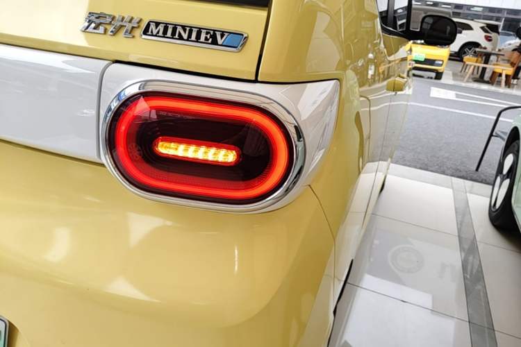 Used Wuling Hongguang MINIEV 2024 3rd Generation 215km Advanced Version Right Rear Taillight