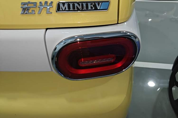 Used Wuling Hongguang MINIEV 2024 3rd Generation 215km Advanced Version Right Rear Taillight