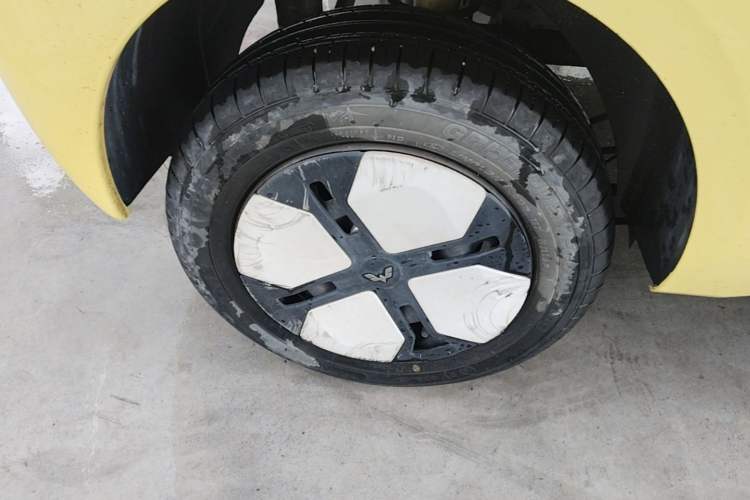 Used Wuling Hongguang MINIEV 2024 3rd Generation 215km Advanced Version Right Rear Wheel Hub