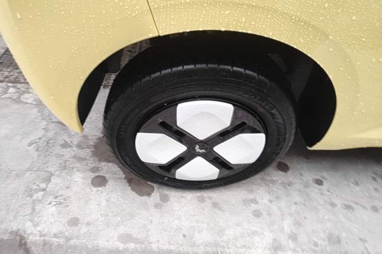 Used Wuling Hongguang MINIEV 2024 3rd Generation 215km Advanced Version Right Rear Wheel Hub