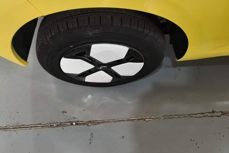Used Wuling Hongguang MINIEV 2024 3rd Generation 215km Advanced Version Right Rear Wheel Hub
