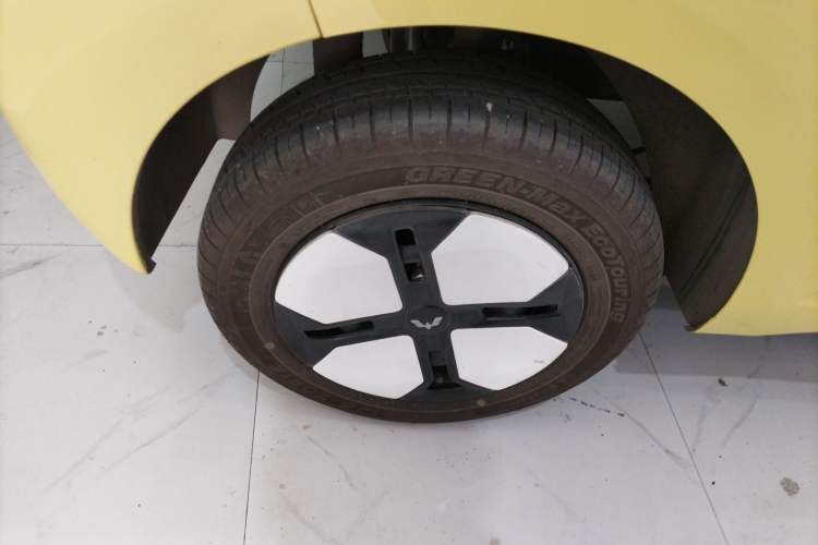 Used Wuling Hongguang MINIEV 2024 3rd Generation 215km Advanced Version Right Rear Wheel Hub