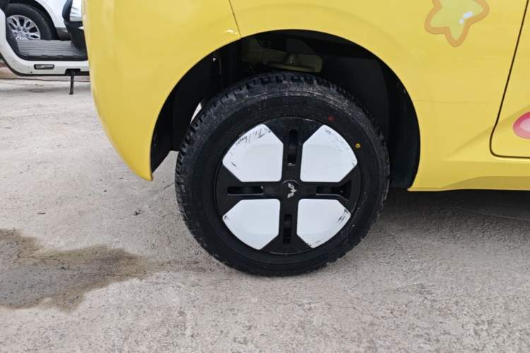 Used Wuling Hongguang MINIEV 2024 3rd Generation 215km Advanced Version Right Rear Wheel Hub