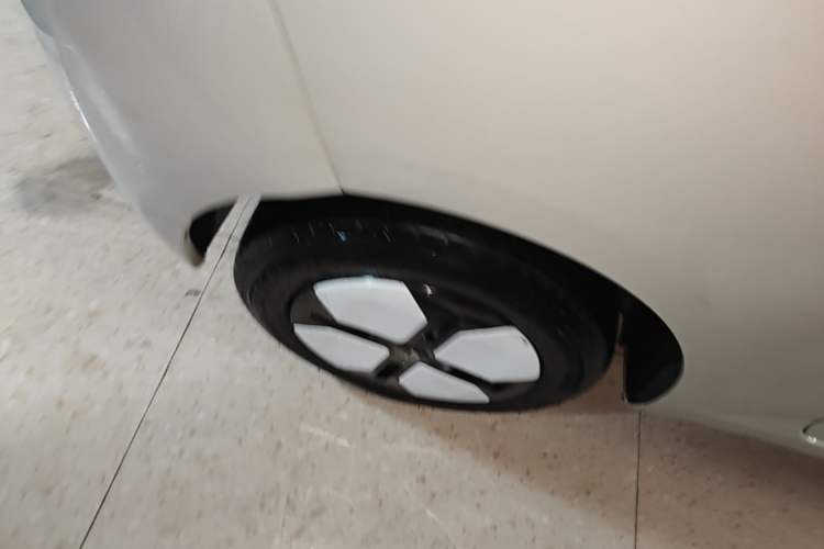 Used Wuling Hongguang MINIEV 2024 3rd Generation 215km Advanced Version Right Rear Wheel Hub