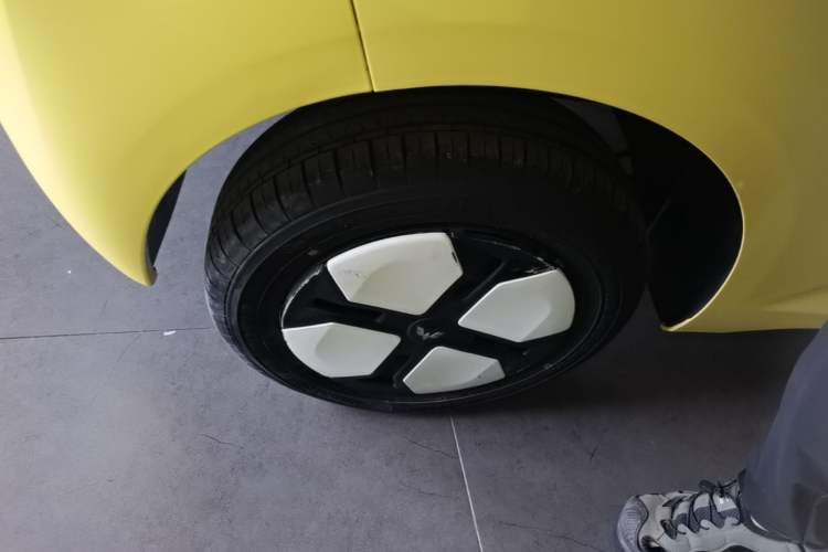 Used Wuling Hongguang MINIEV 2024 3rd Generation 215km Advanced Version Right Rear Wheel Hub