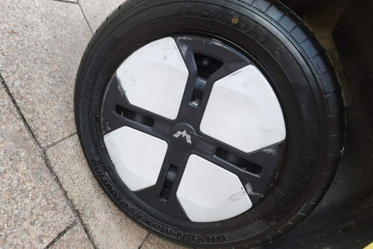 Used Wuling Hongguang MINIEV 2024 3rd Generation 215km Youth Edition Right Rear Wheel Hub